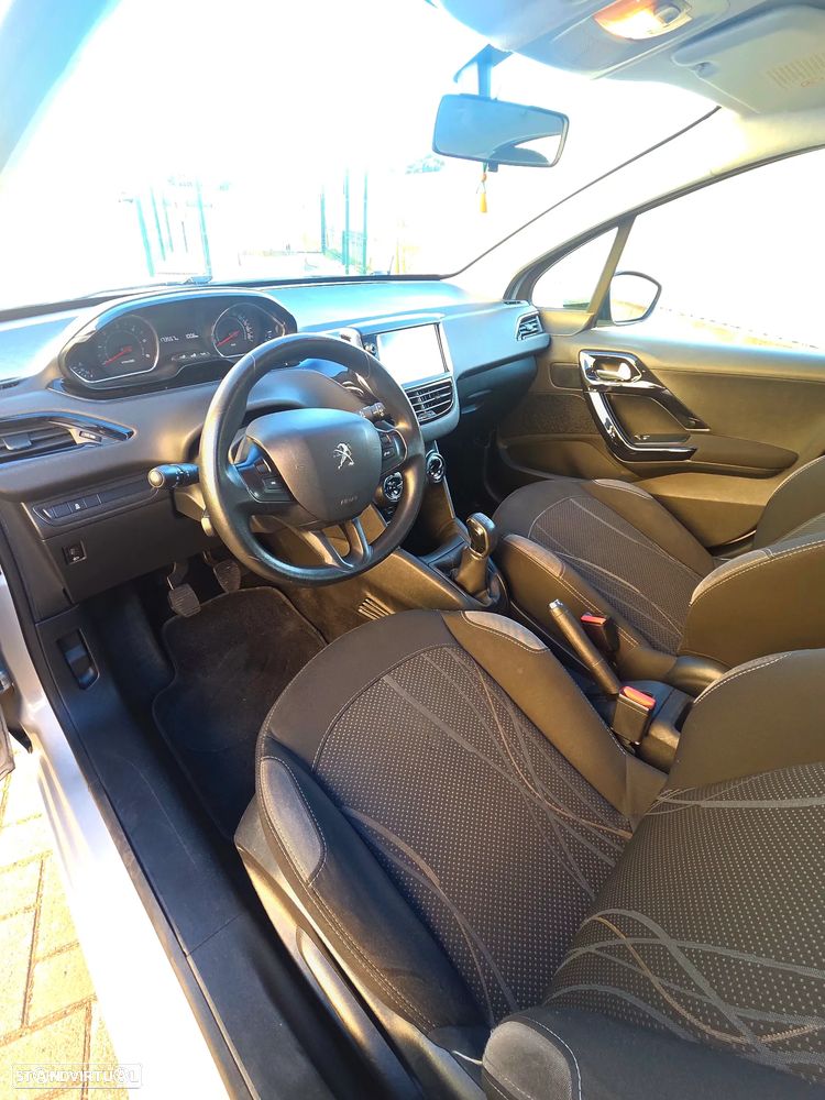 Peugeot 208 1.4 HDi Allure - 5