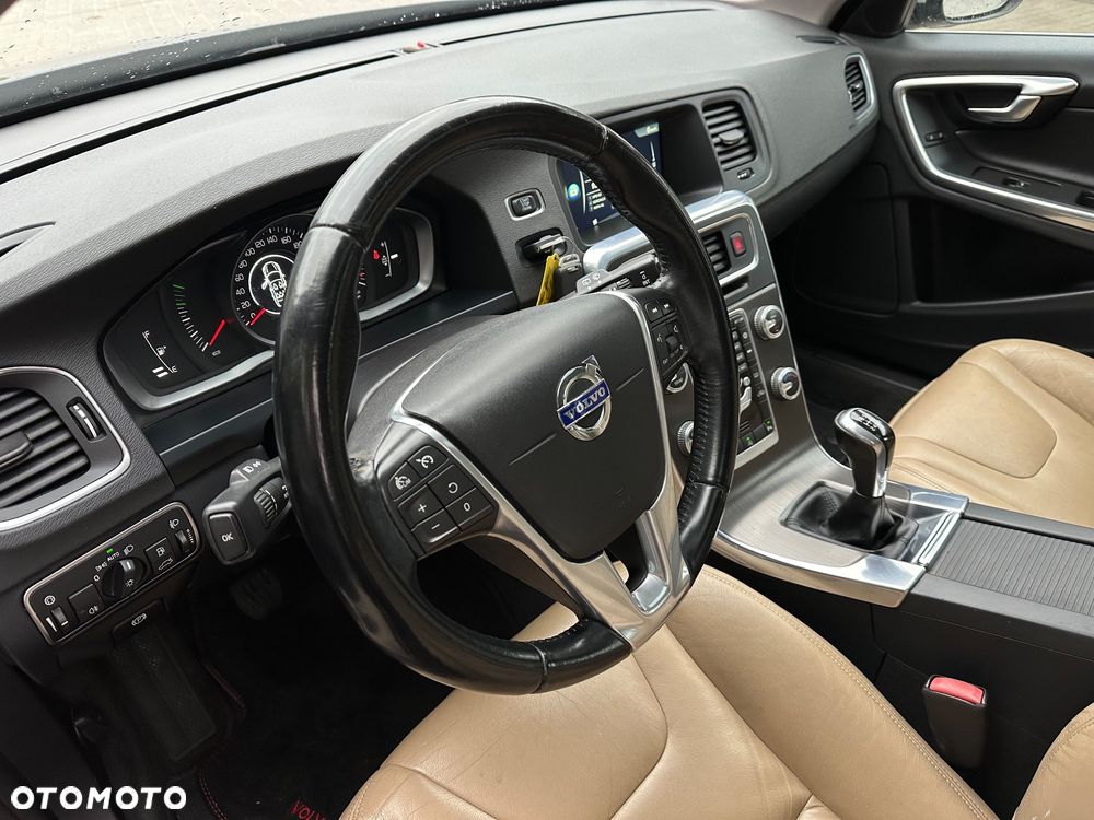 Volvo V60 D4 Momentum - 26