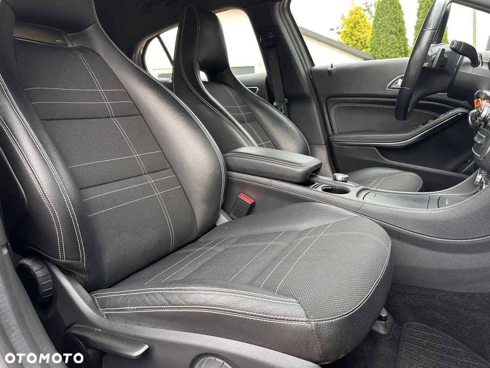 Mercedes-Benz GLA 200 7G-DCT - 16