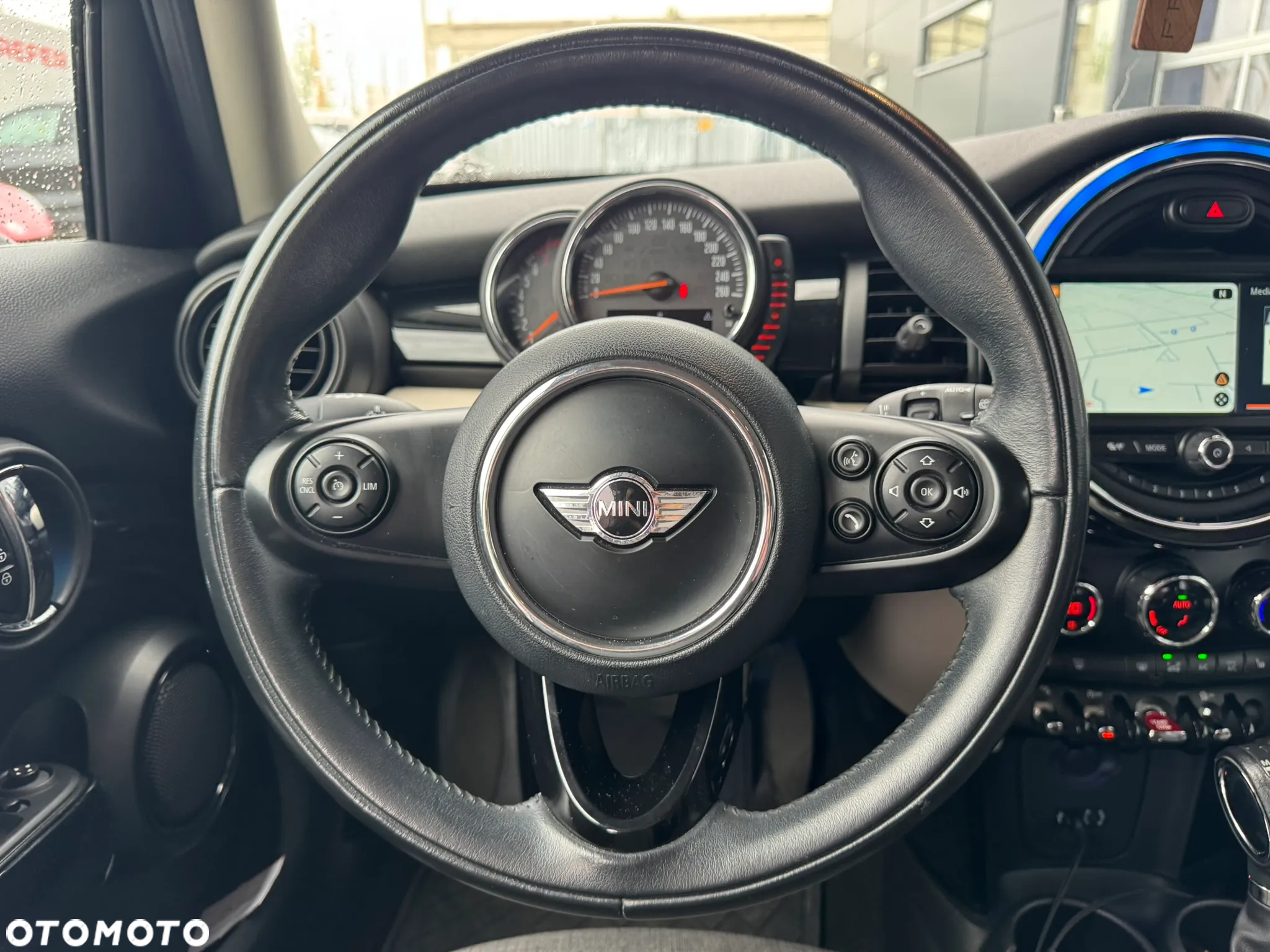 MINI Cooper Standard - 10