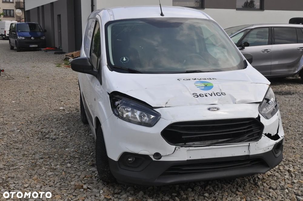 Ford Transit Courier - 11