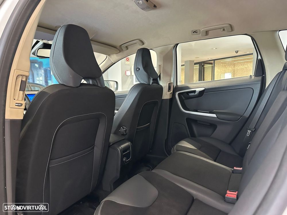 Volvo XC 60 2.4 D3 Momentum Start/Stop - 23