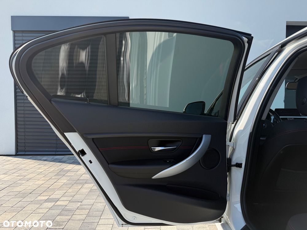 BMW Seria 3 320d - 35