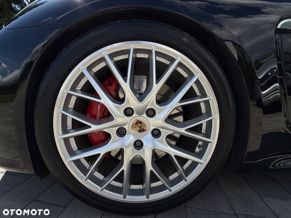 Porsche Panamera Turbo - 12