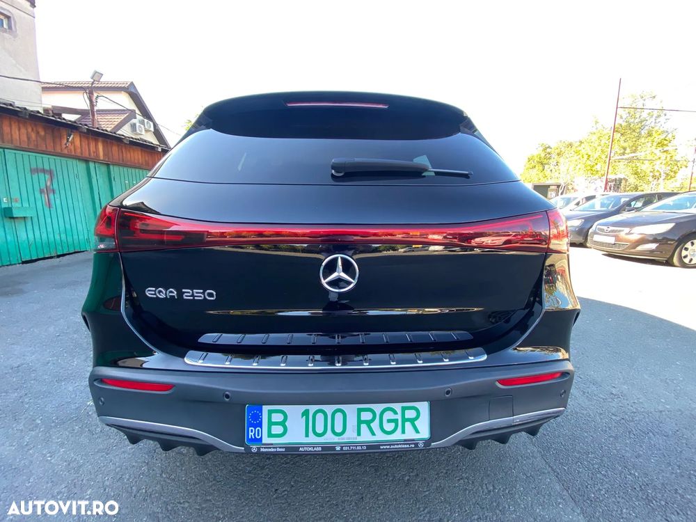 Mercedes-Benz EQA - 10