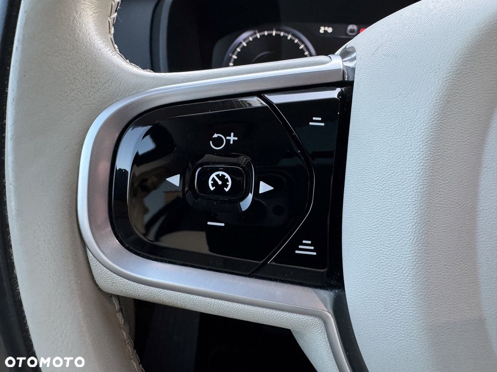 Volvo XC 90 D5 AWD Momentum 7os - 23