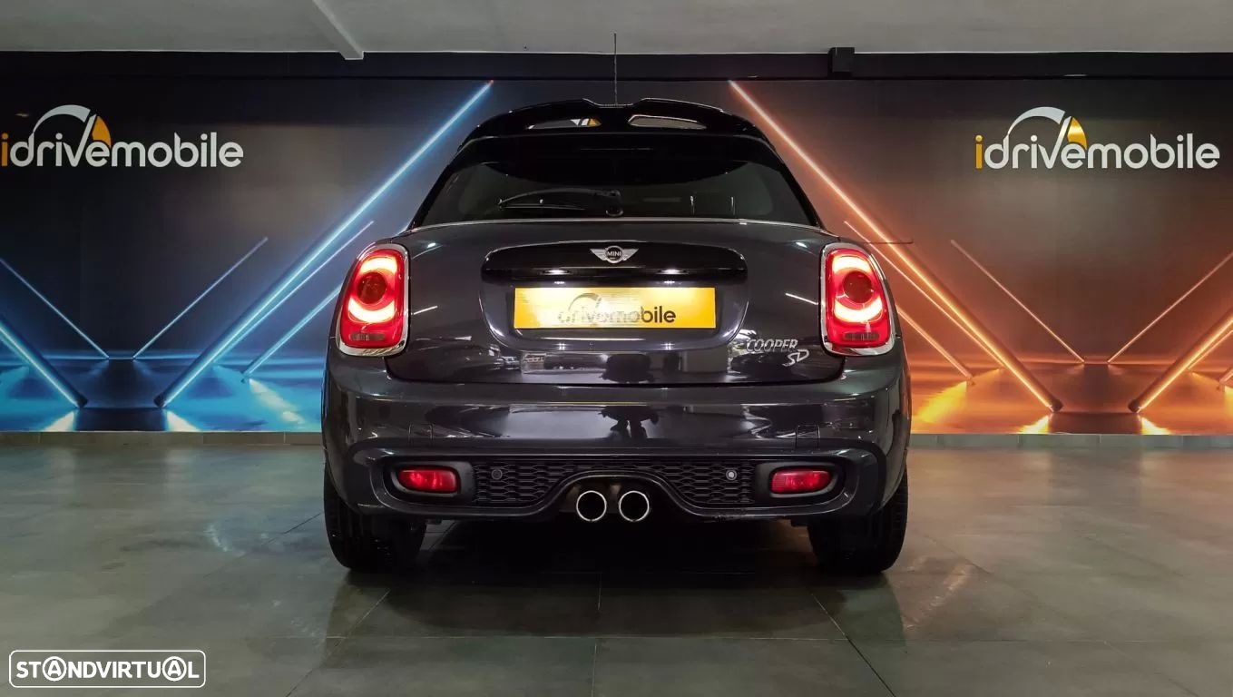 MINI 5 Portas Cooper SD Auto - 18