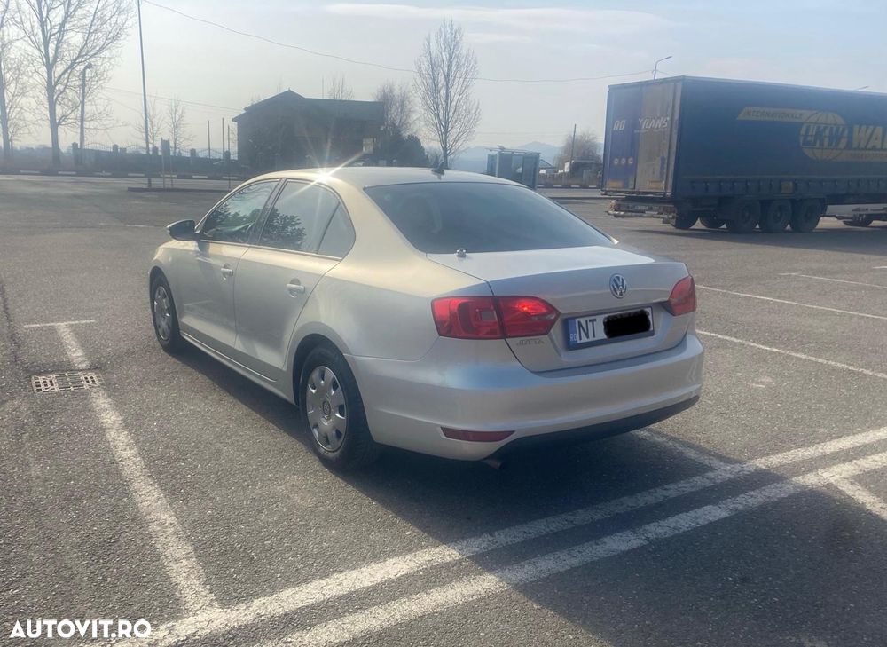 Volkswagen Jetta - 4