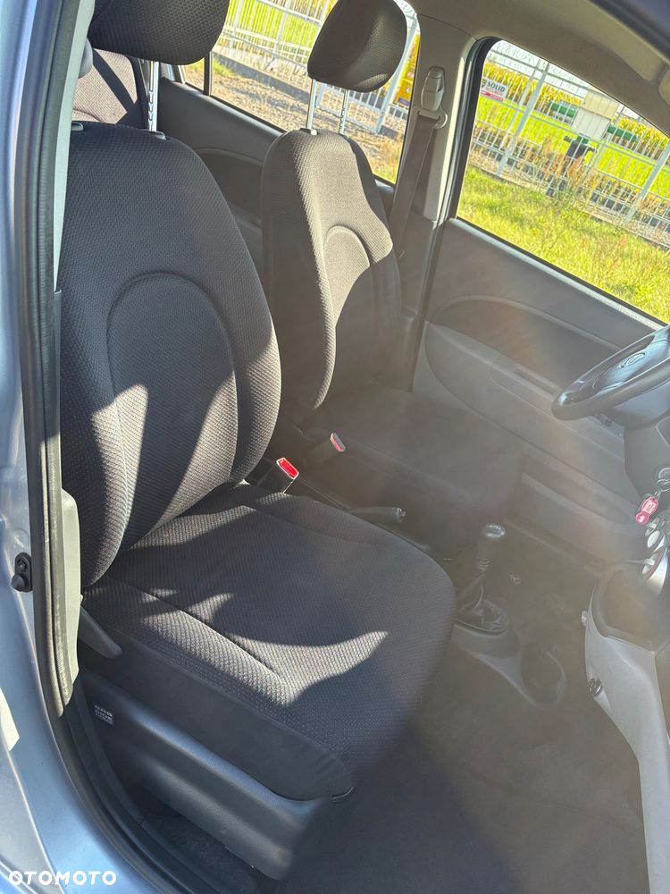 Daihatsu Sirion - 23