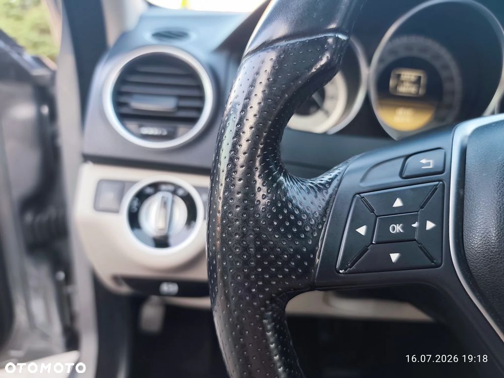Mercedes-Benz Klasa C 200 CDI BlueEff Avantgarde - 23