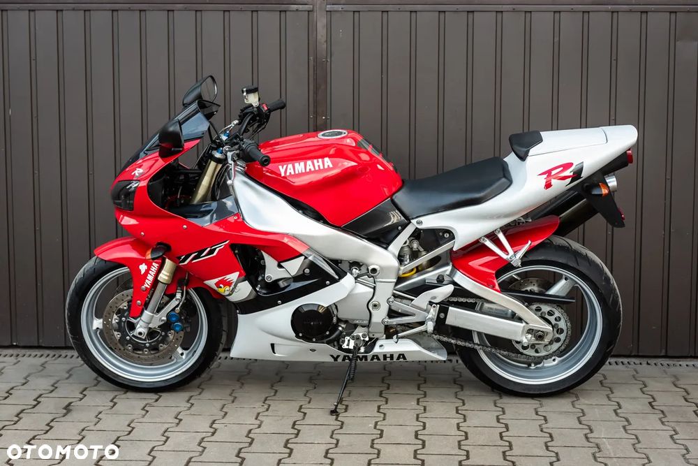Yamaha R1 - 5