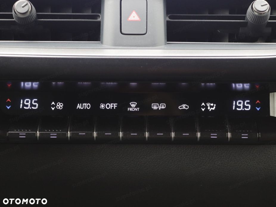 Lexus UX - 12