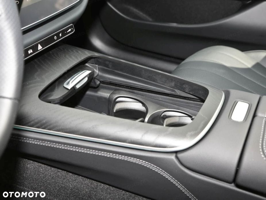 Mercedes-Benz Klasa E - 18