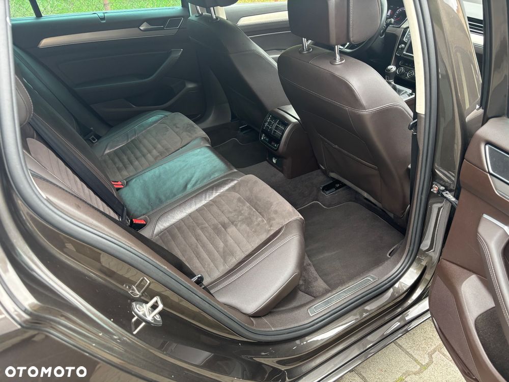 Volkswagen Passat 2.0 TDI (BlueMotion Technology) Highline - 27
