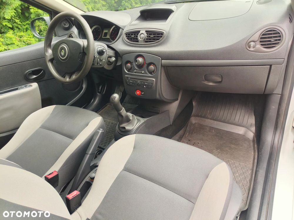 Renault Clio 1.5 dCi Alize - 8