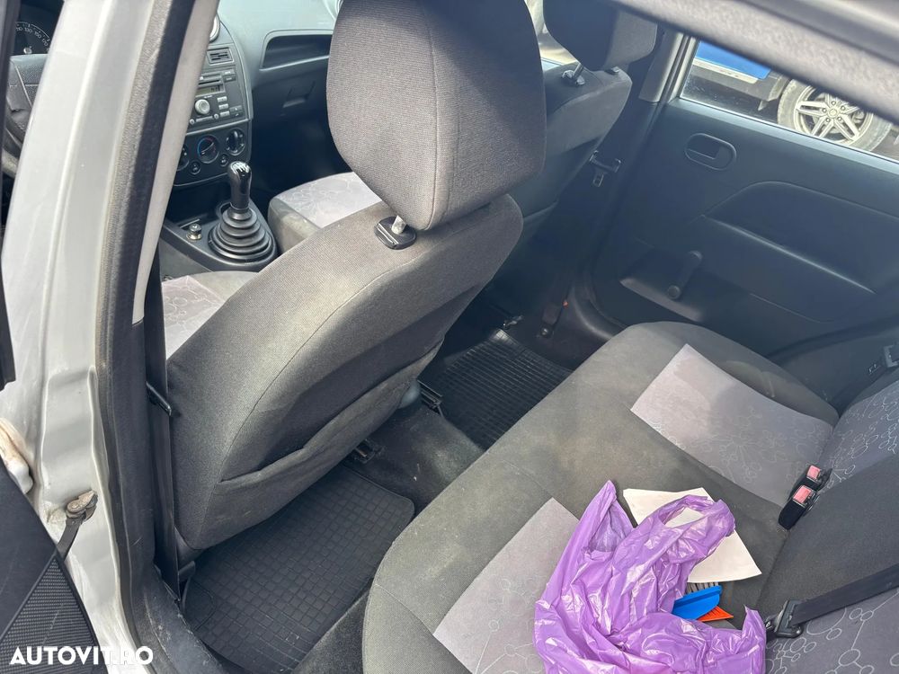 Ford Fiesta - 7
