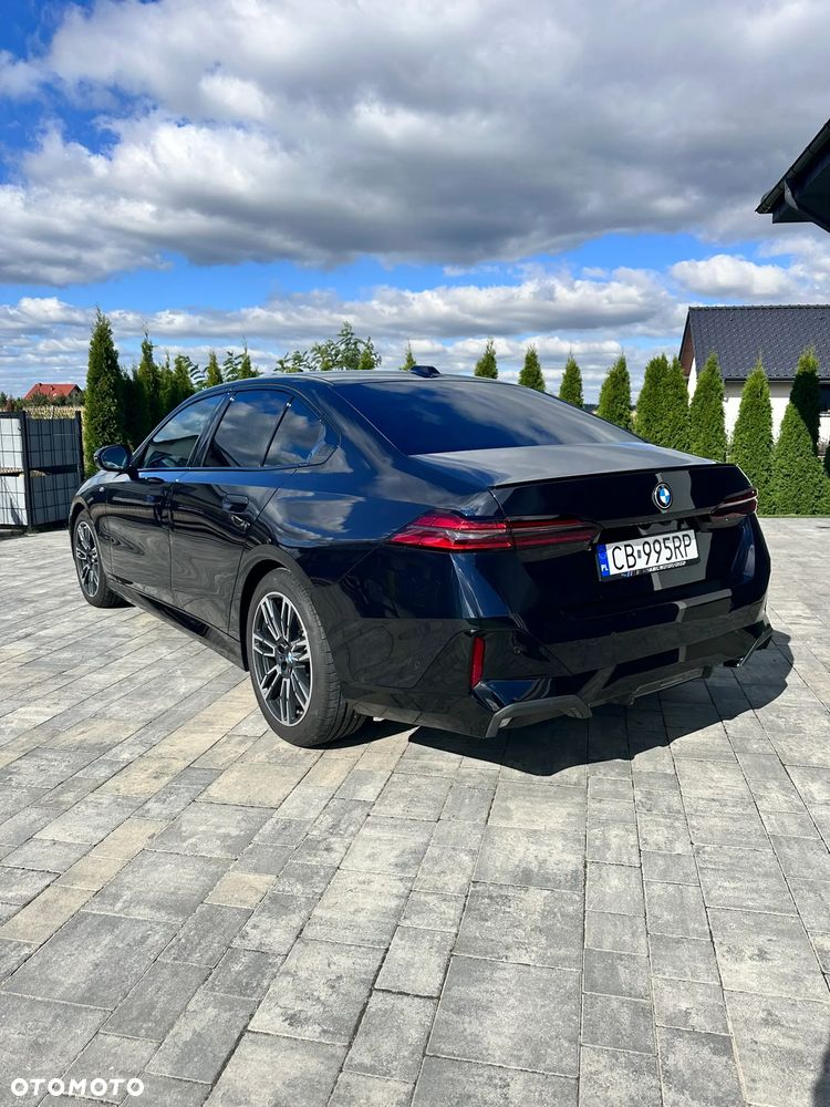 BMW Seria 5 M550i xDrive - 5