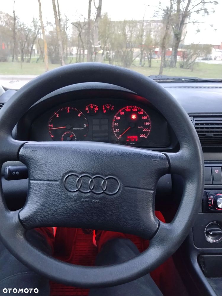 Audi A4 Limousine 1.8 - 8