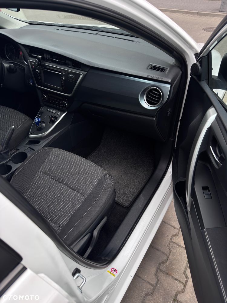 Toyota Auris - 12