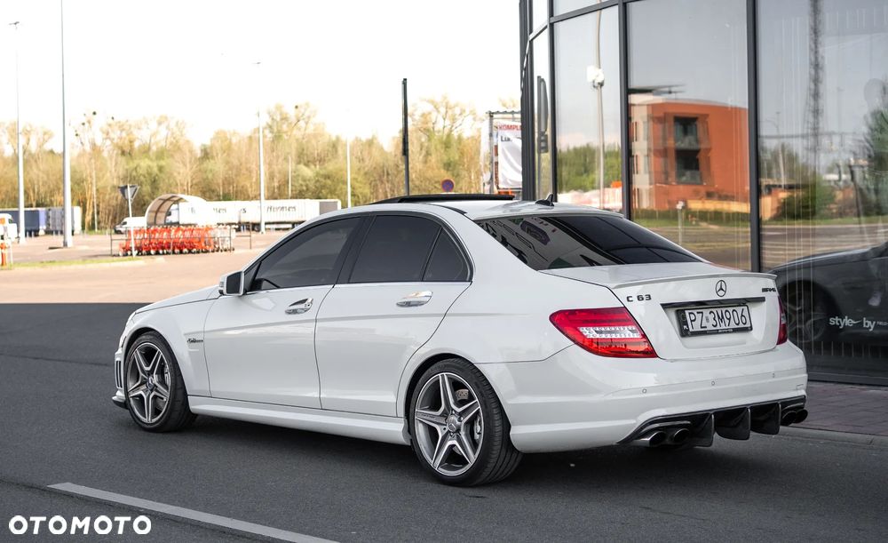 Mercedes-Benz Klasa C 63 AMG - 6