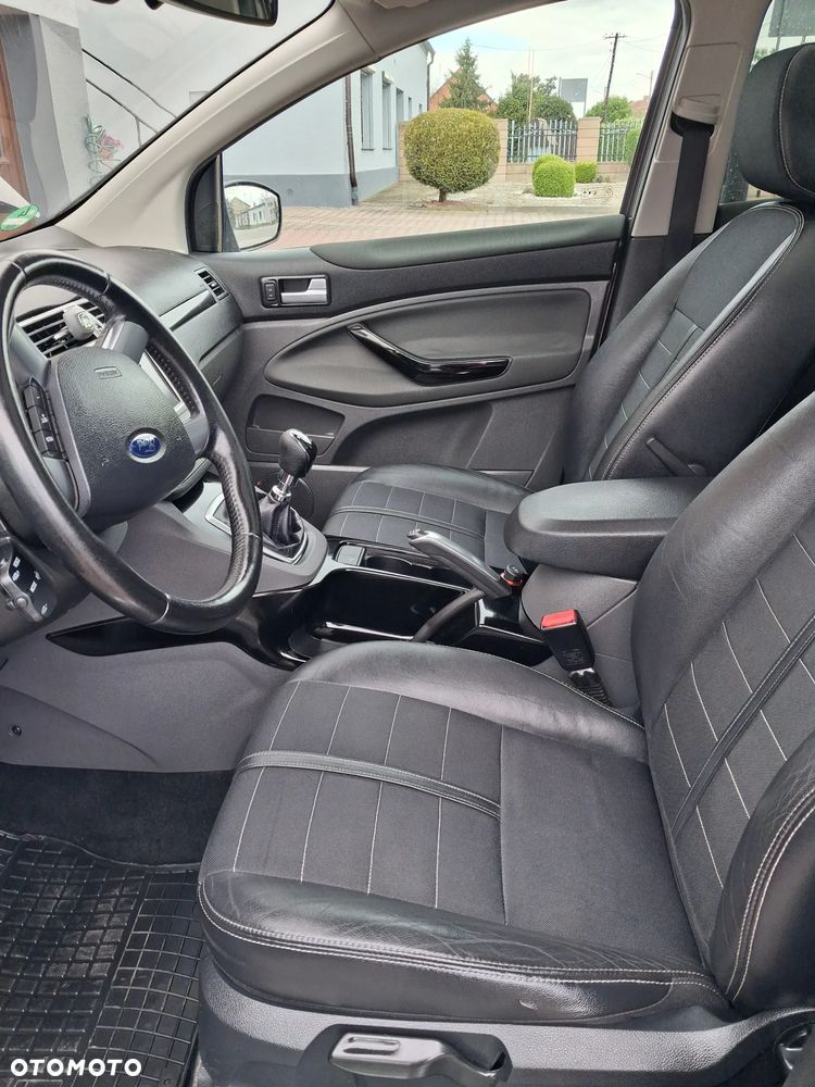 Ford Kuga - 12