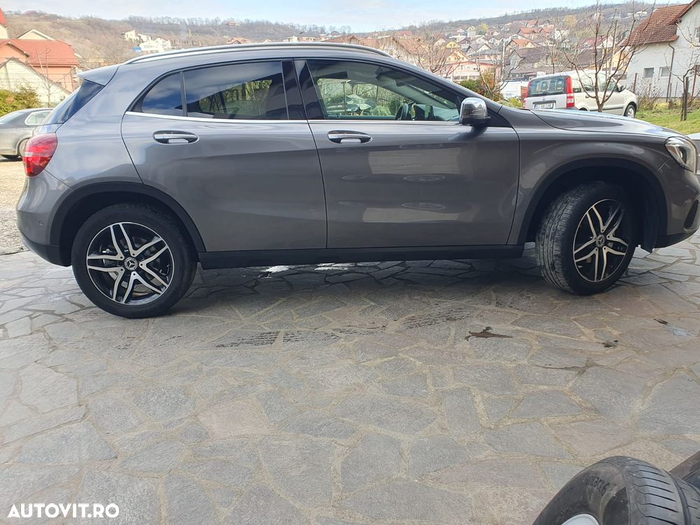 Mercedes-Benz GLA - 4