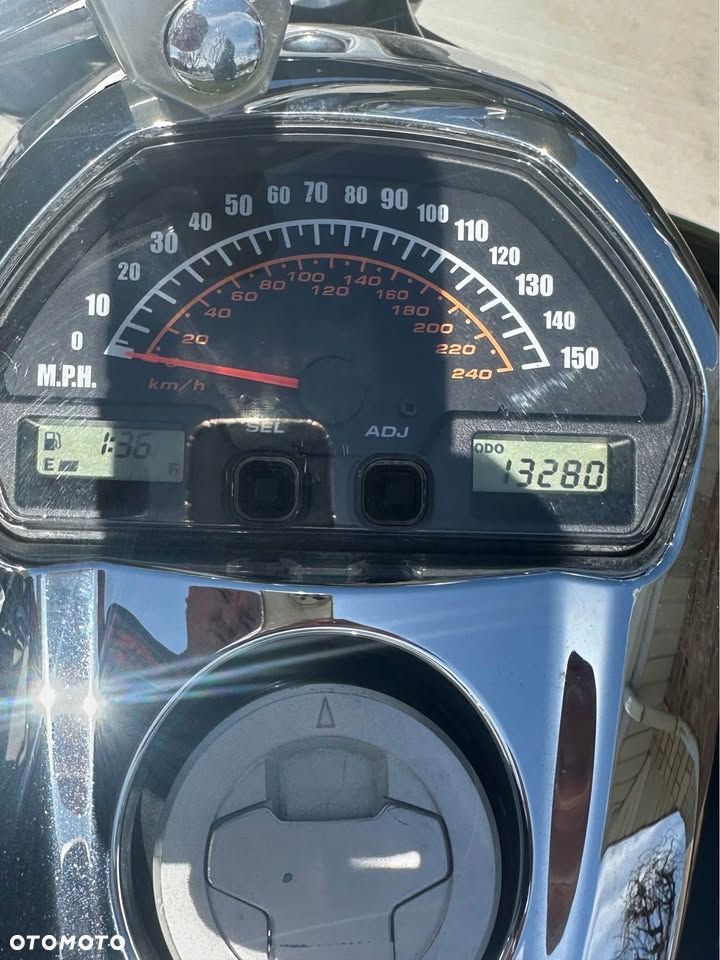 Suzuki Intruder - 33