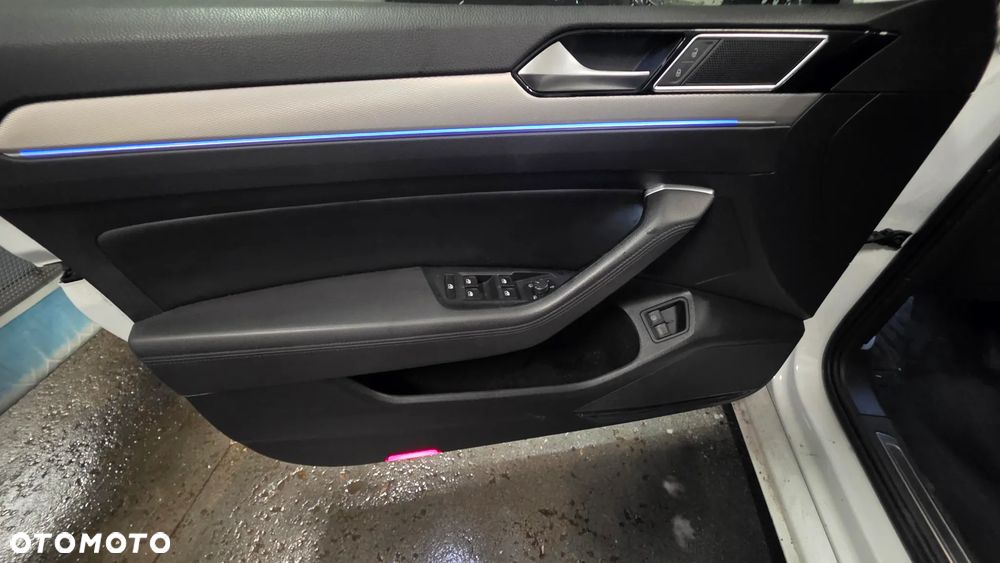 Volkswagen Passat - 14