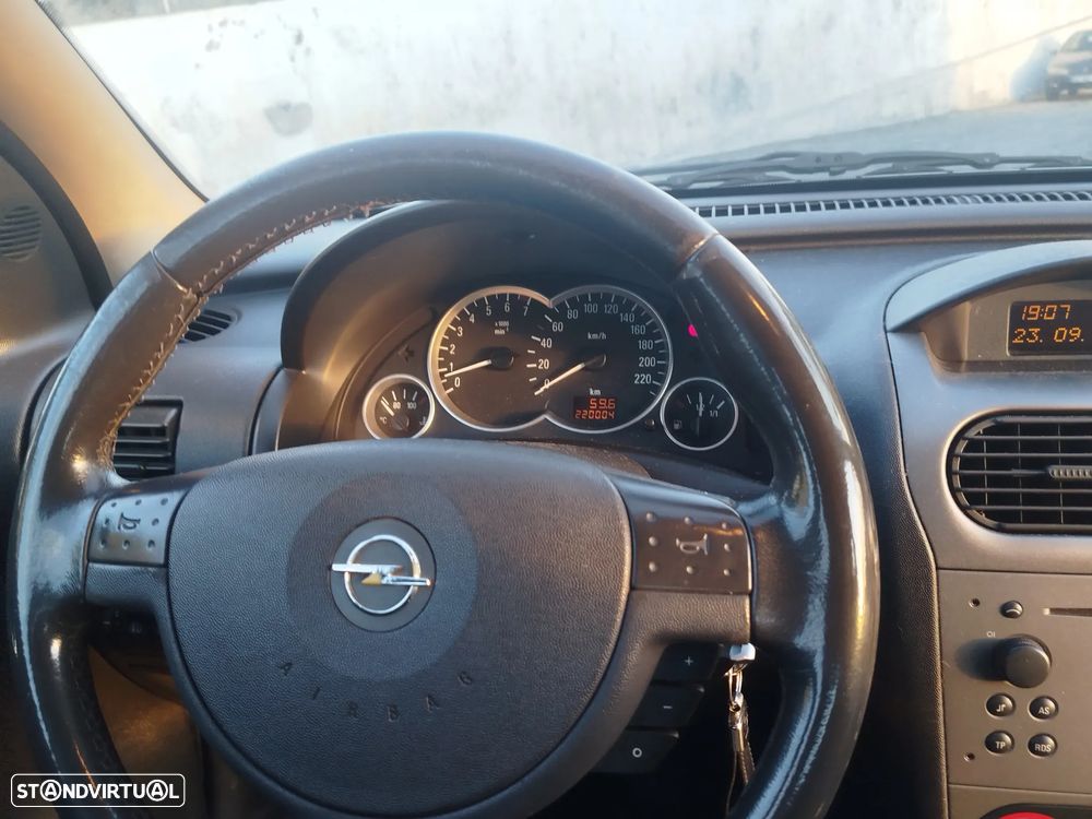 Opel Corsa 1.2 16V Cosmo - 3