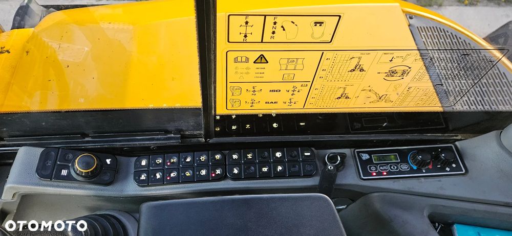 JCB HYDRADIG - 8