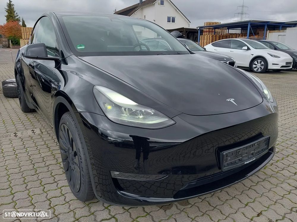 Tesla Model Y Long Range Dual Motor AWD - 3