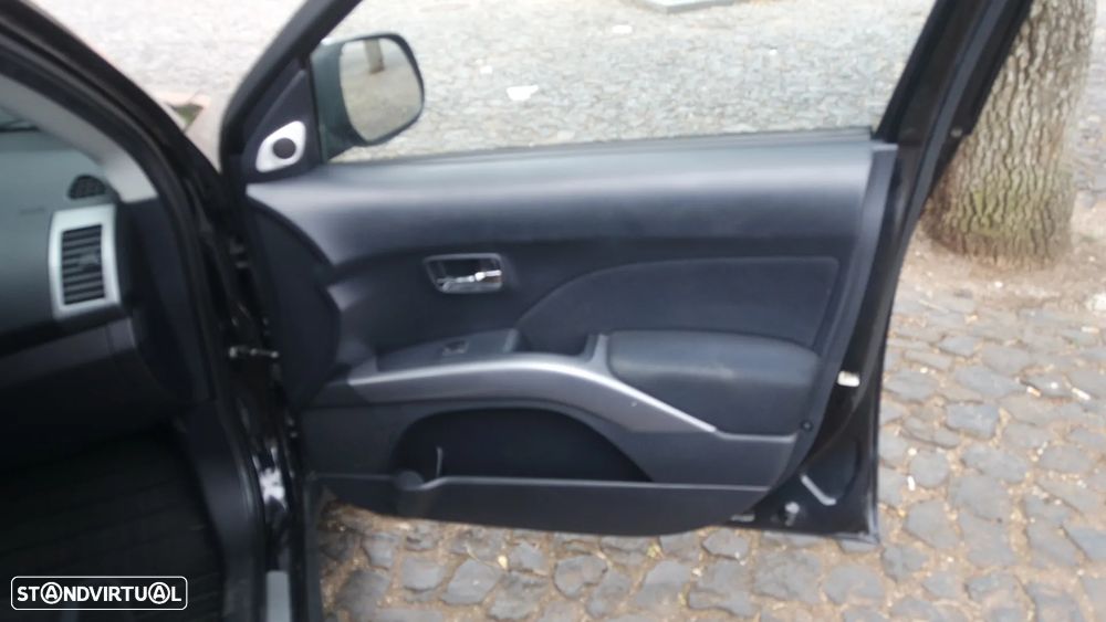 Mitsubishi Outlander 2.0 DI-D Intense 4WD - 39