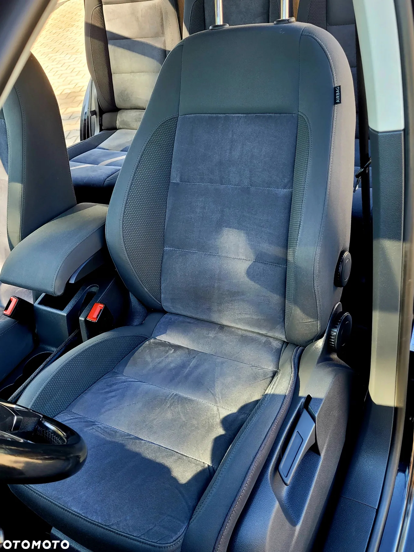 Volkswagen Touran 1.6 TDI DPF BlueMotion Technology DSG Comfortline - 25