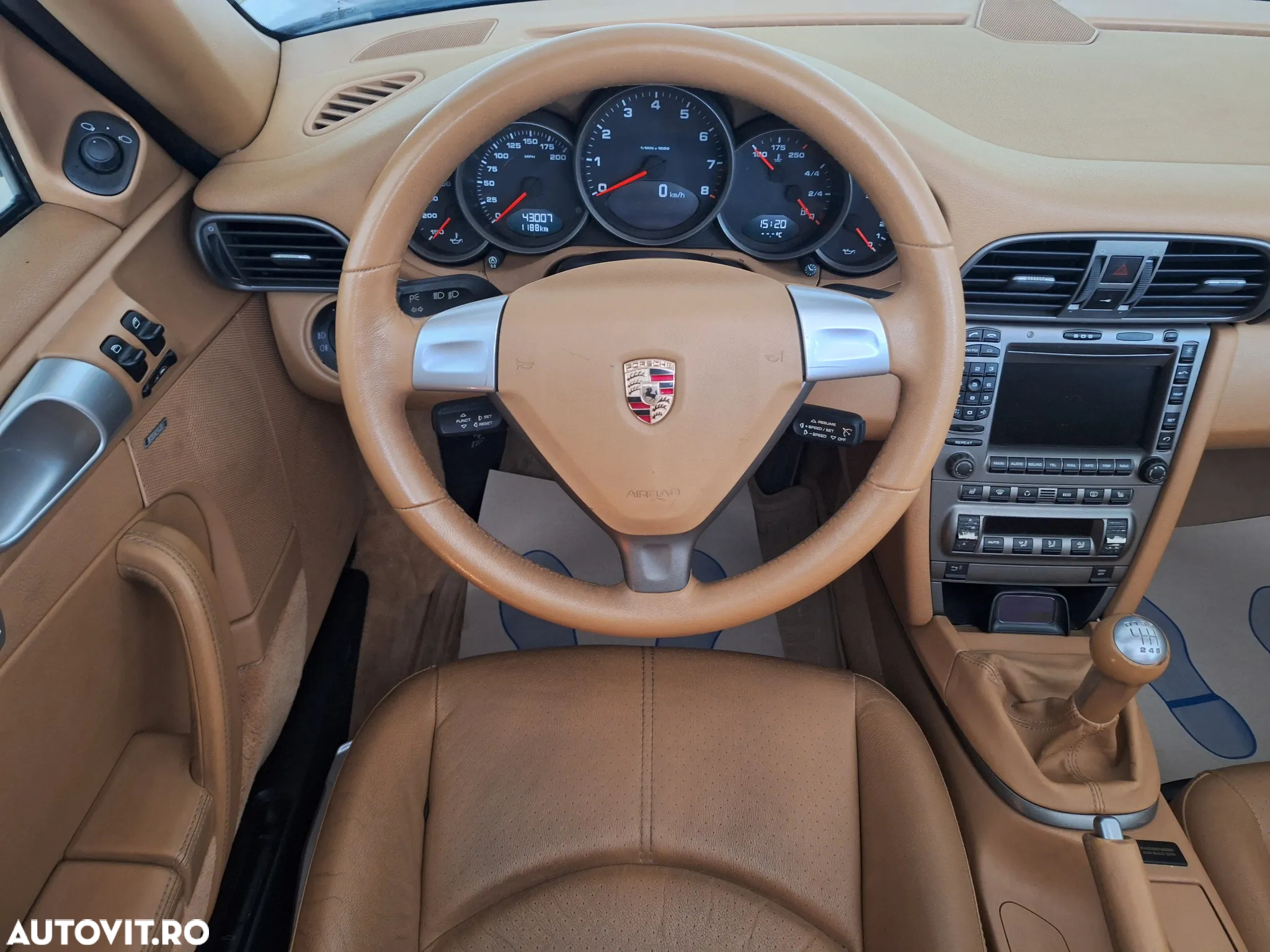 Porsche 911 Carrera 4 Cabrio - 13