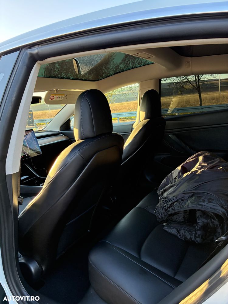 Tesla Model 3 - 10