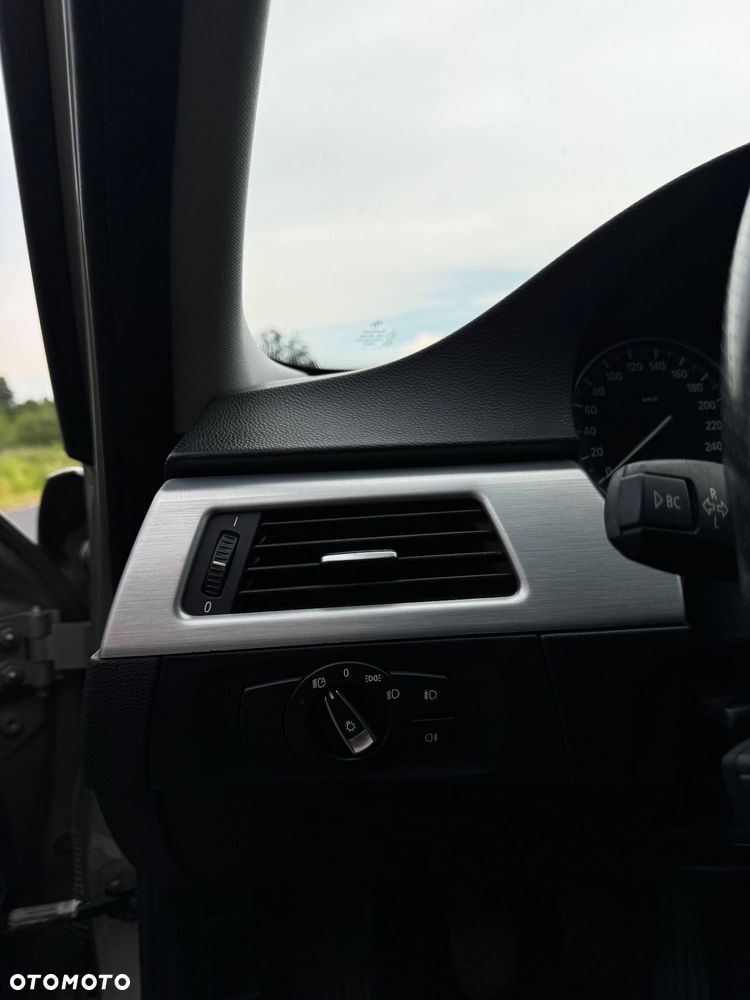 BMW Seria 3 318i - 22