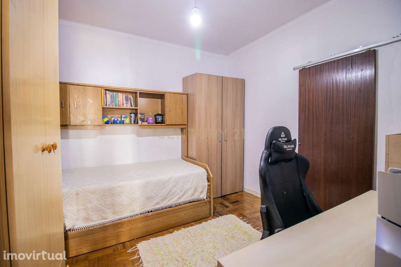 Moradia T3 Com Espaço Exterior a 3km do Hospital da Luz - Grande imagem: 2/39