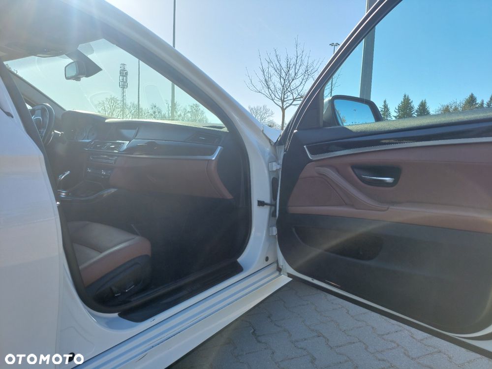 BMW Seria 5 528i xDrive Sport-Aut Modern Line - 10
