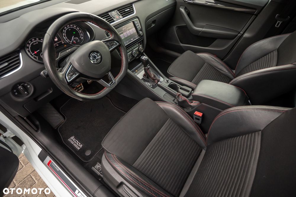 Skoda Octavia 2.0 TDI DSG RS - 18