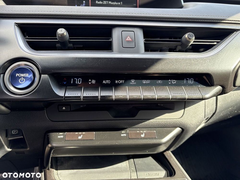 Lexus UX - 25