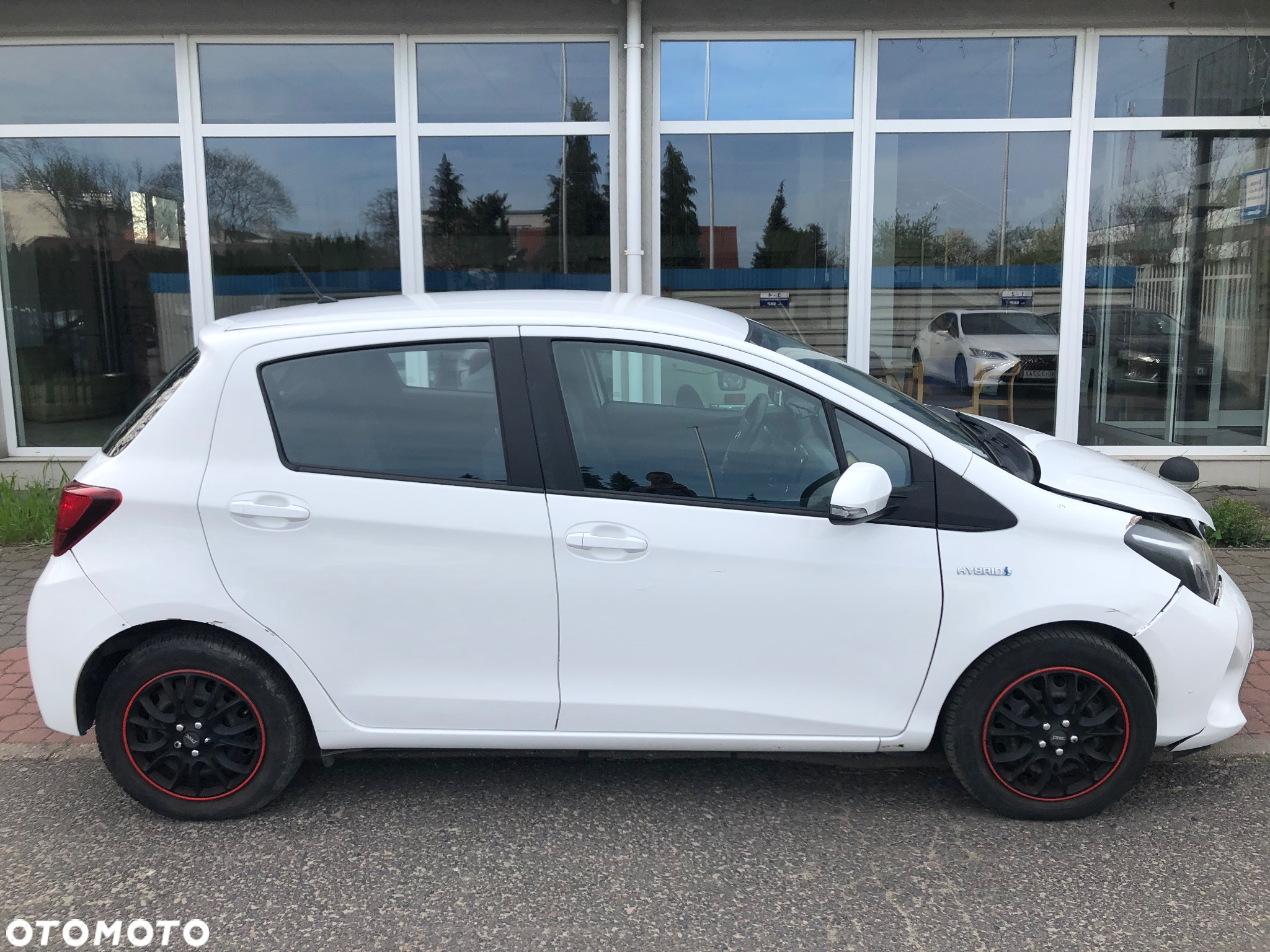 Toyota Yaris Hybrid 100 Premium - 4