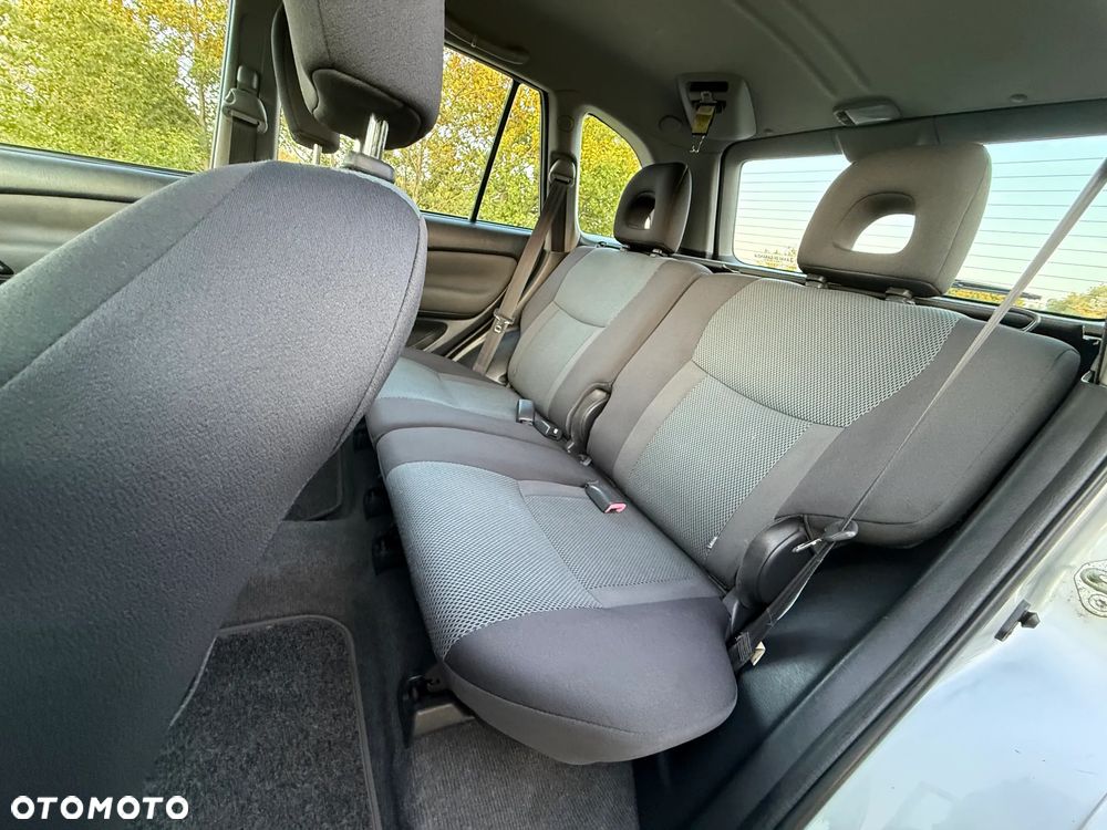 Toyota RAV4 D-4D 4x4 Sol - 17