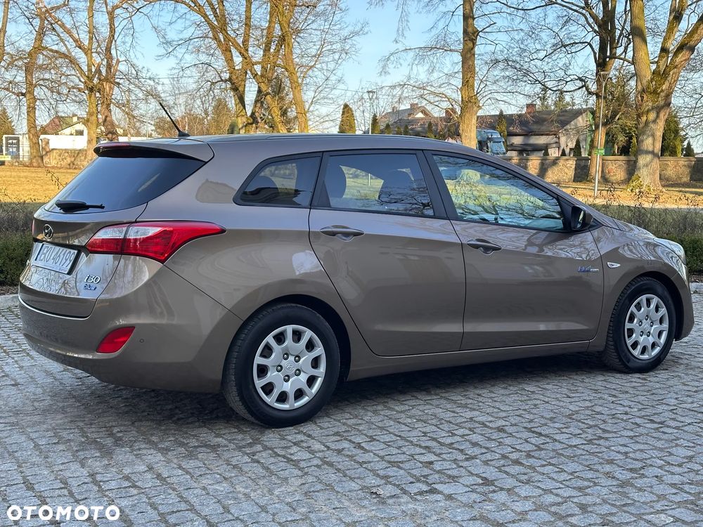 Hyundai i30 blue Kombi 1.6 GDi Style - 17