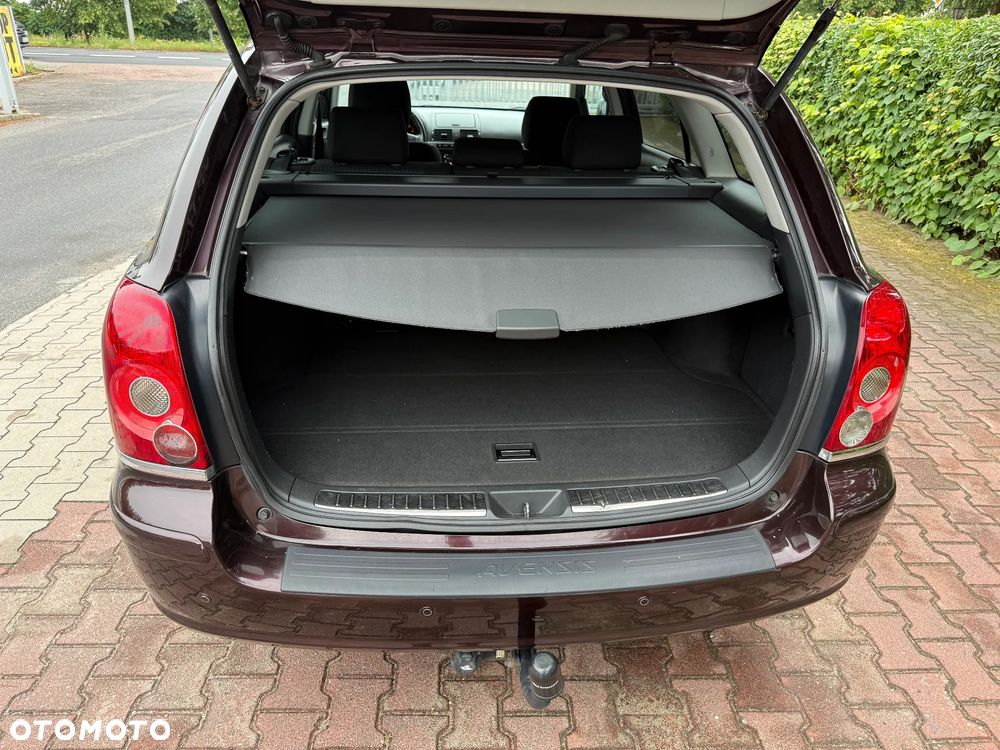 Toyota Avensis 2.0 D-4D - 26