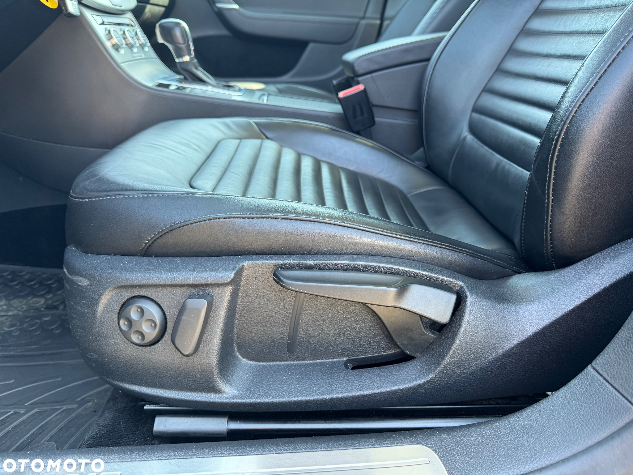 Volkswagen Passat Variant 2.0 TDI DSG BlueMotion Technology Highline - 24