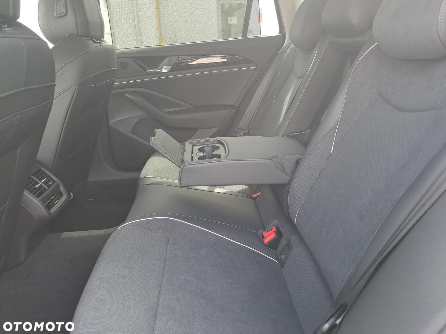 Volkswagen Passat - 16