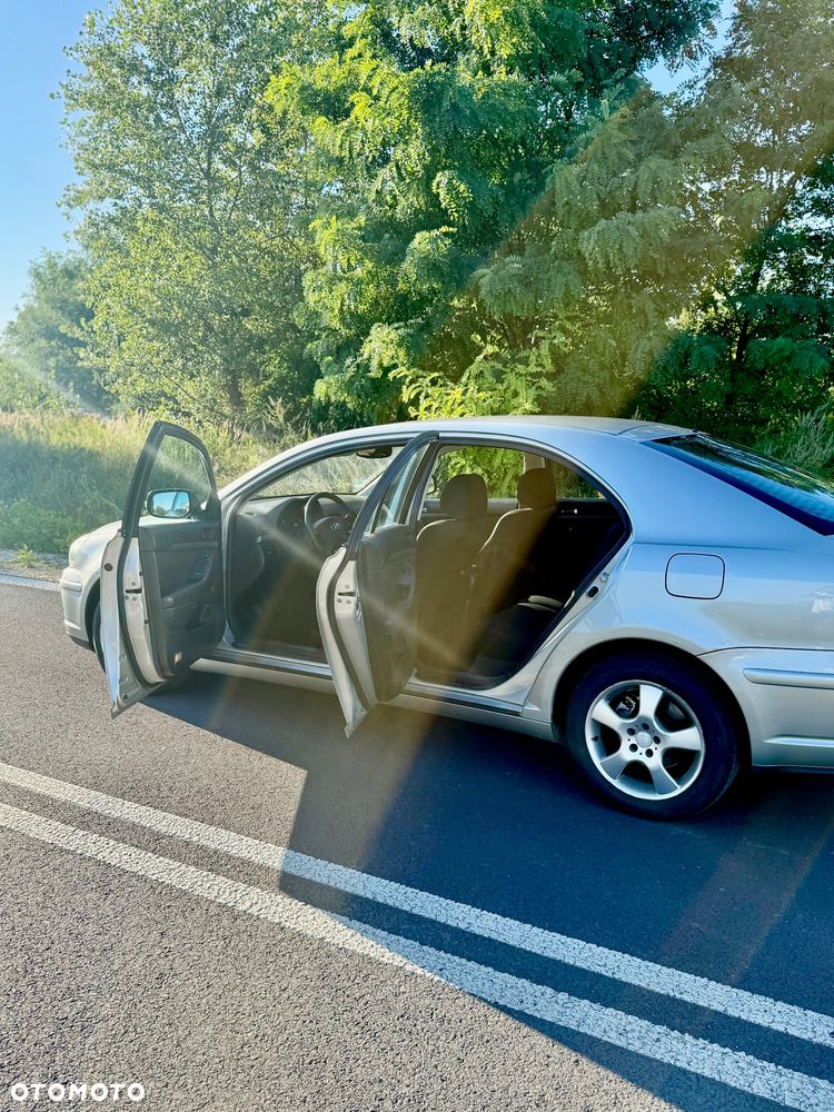 Toyota Avensis 2.0 D-4D Sol - 17