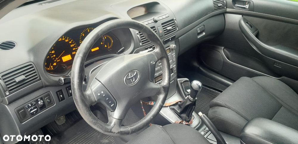 Toyota Avensis 2.0 D-4D High - 16