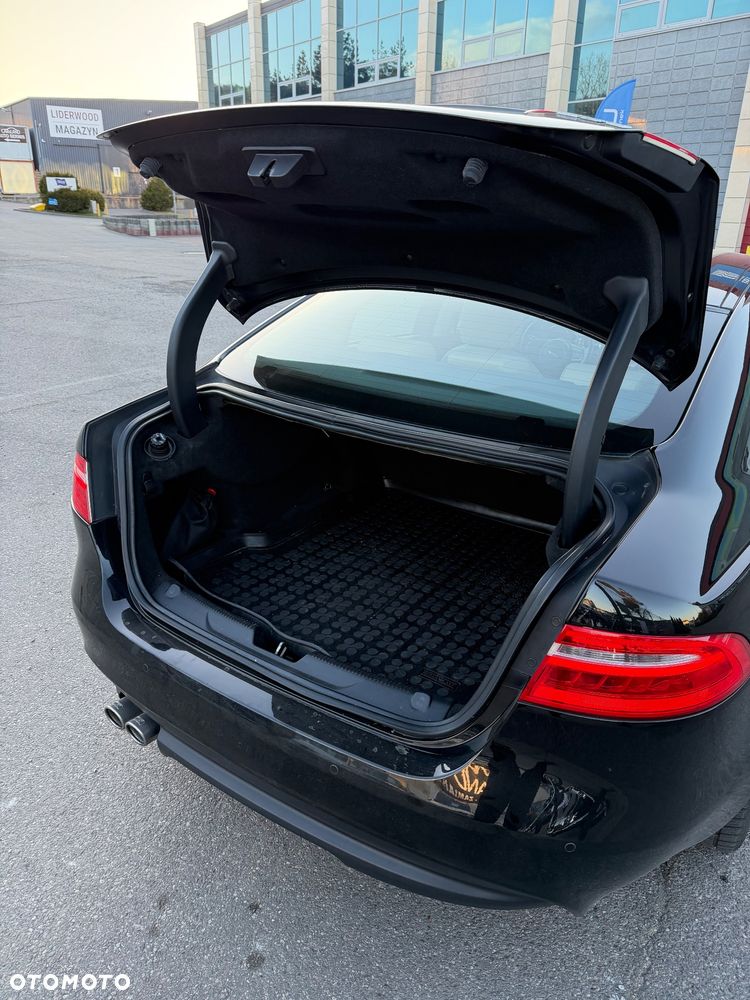 Jaguar XE 2.0 D Prestige - 18