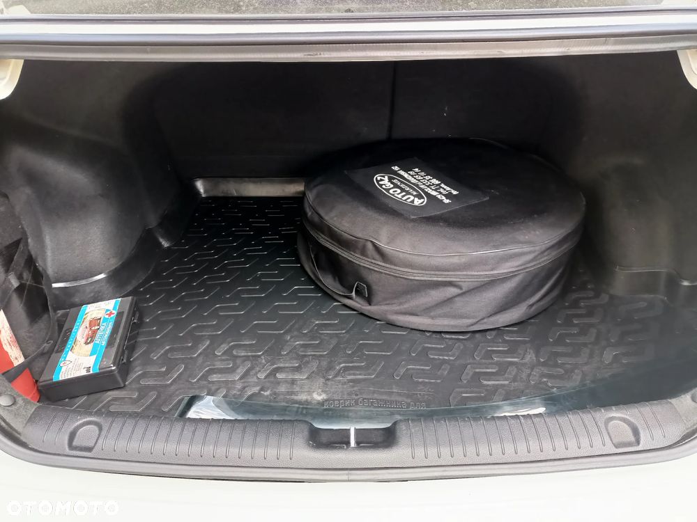 Kia Rio - 9
